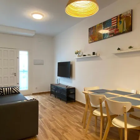 Апартаменти Sant Lluis Center, 2 Min Walk From The Sea Льорет-де-Мар
